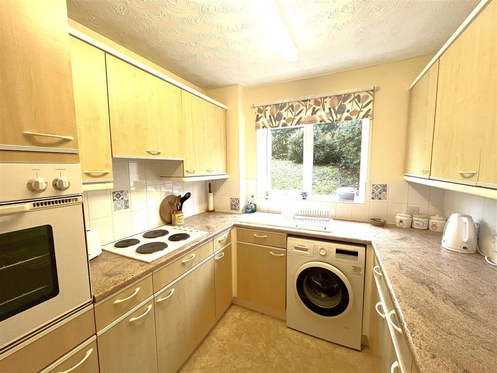 Additional image 4 of 2 bed flat for saleAnning Road, Lyme Regis DT7
