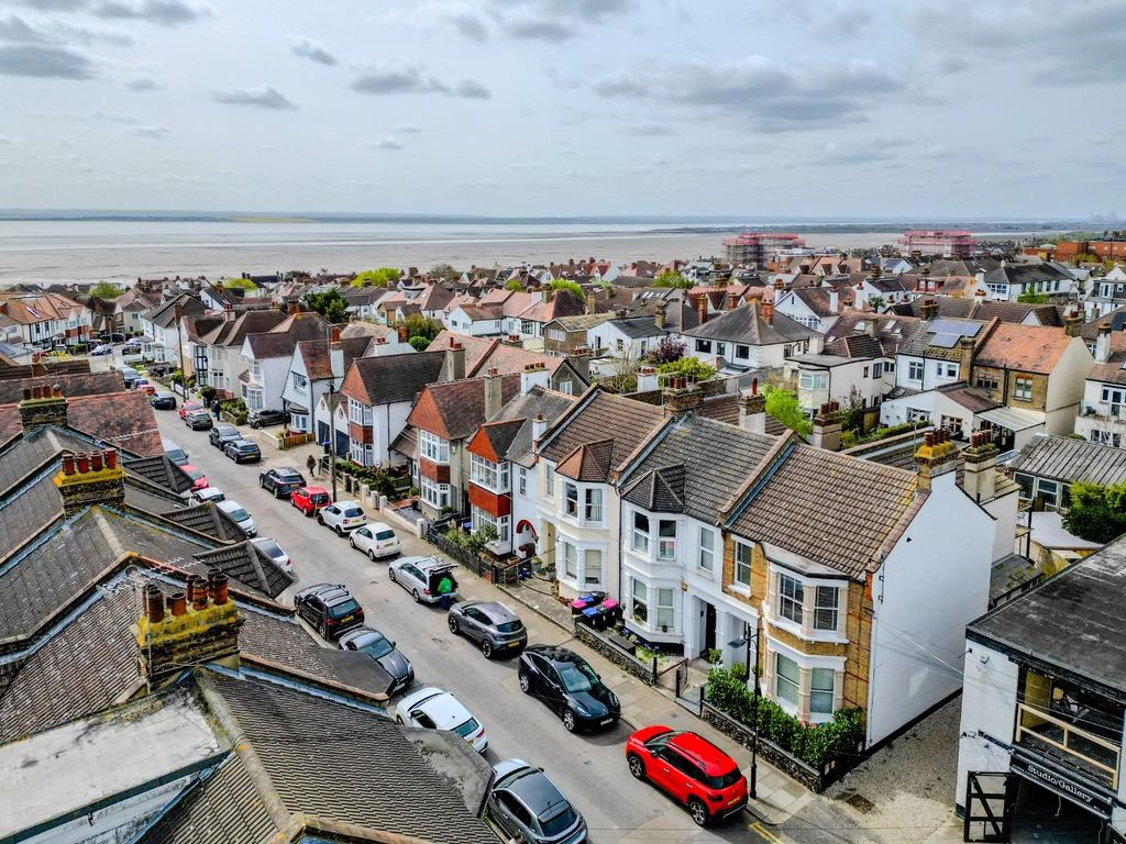 Additional image 28 of 3 bed flat for saleCarlton Drive, Leigh-On-Sea SS9