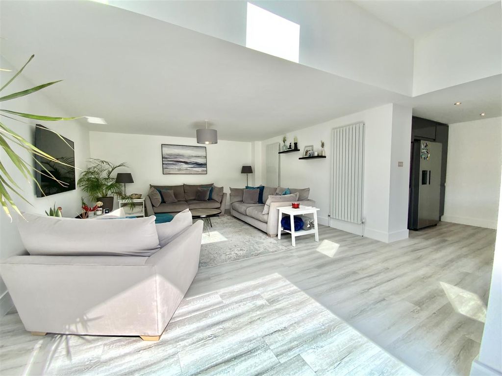 Additional image 2 of 4 bed detached house for saleMountsfield Close, Newport Pagnell MK16