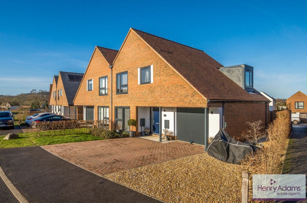 3 bed semi-detached house for saleFrancis Rose Way, Liss GU33