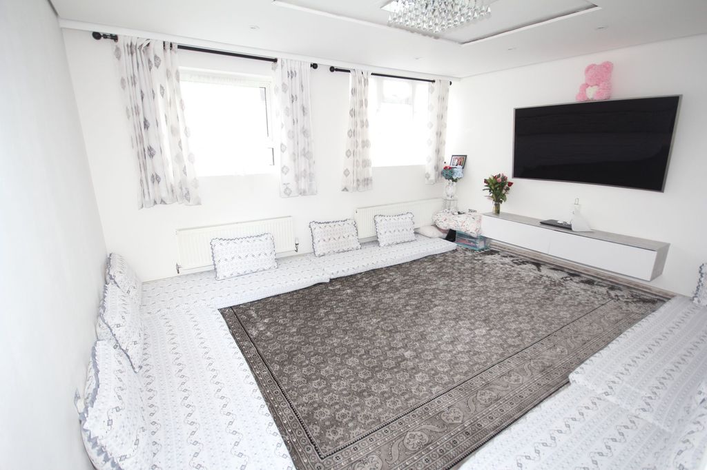 Additional image 2 of 2 bed flat for saleAcademy Gardens, Northolt UB5