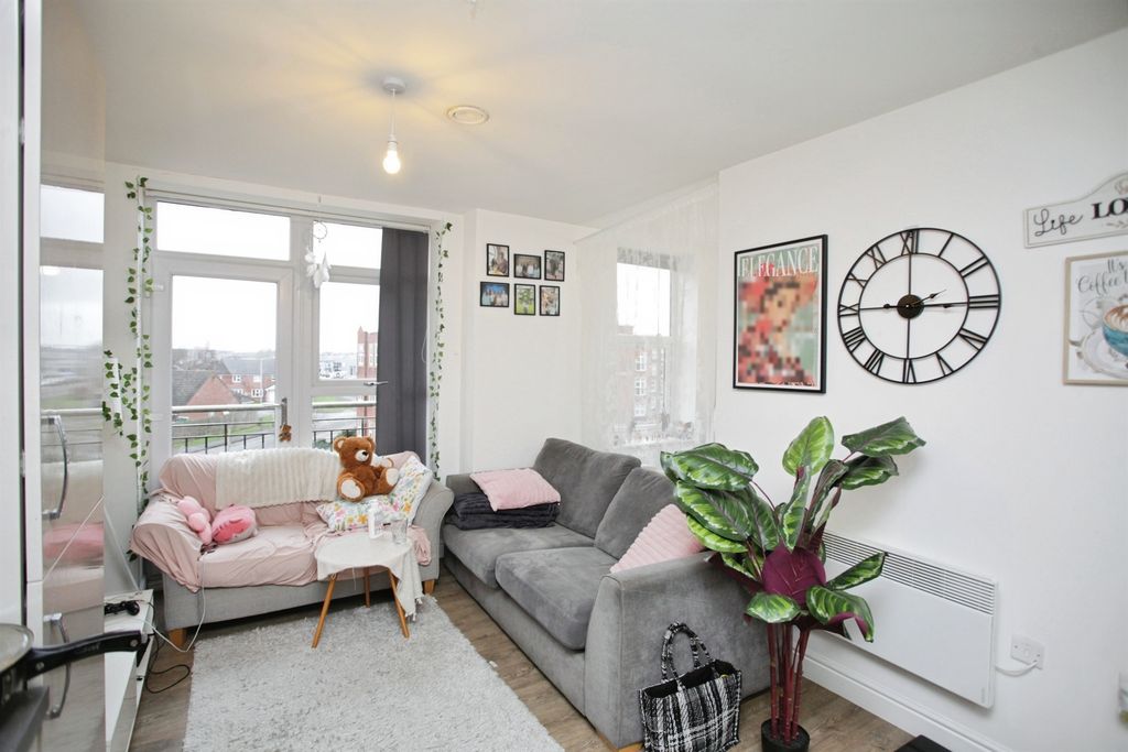 1 bed flat for saleWoodside Park, Rugby CV21 photo 3