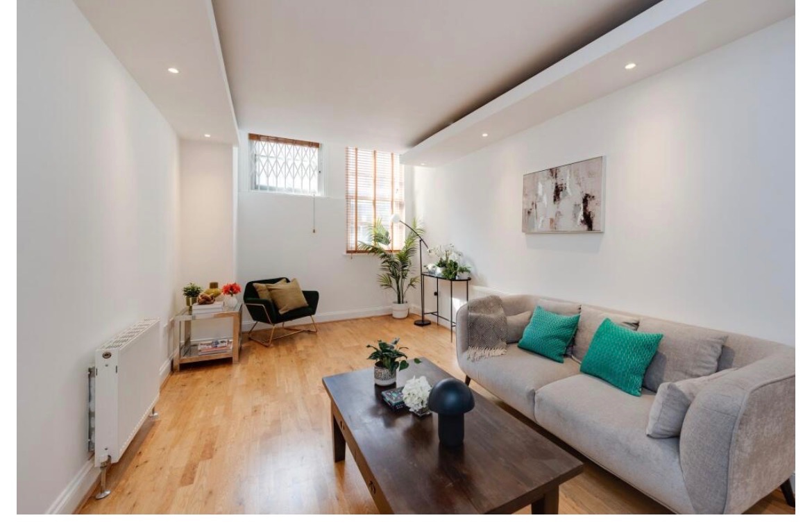 1 Bed Flat, Weymouth Mews, W1G, N1 7GU photo 2