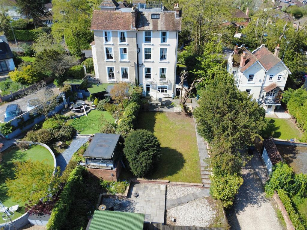5 bed semi-detached house for saleNewtown Road, Newbury RG14