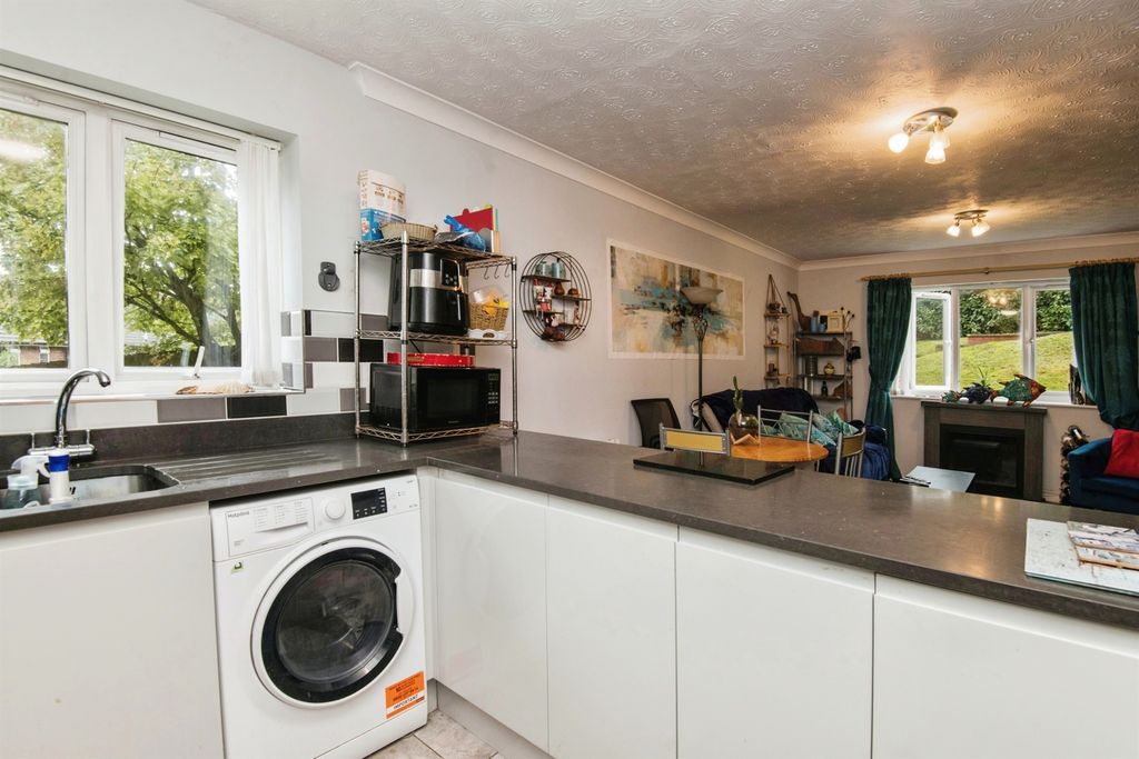 Additional image 3 of 2 bed flat for saleAnning Road, Lyme Regis DT7