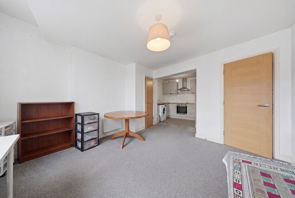 2 bed flat for saleManchester Road, Northwich CW9 photo 3