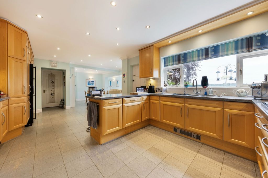 Additional image 3 of 5 bed detached house for saleSpinfield Lane West, Marlow SL7