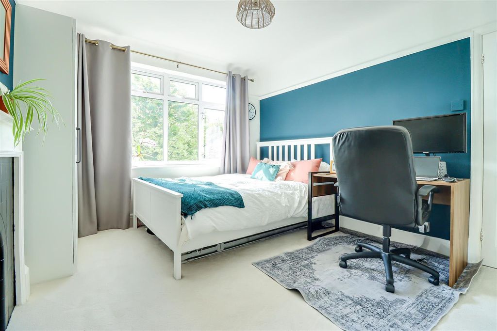 Additional image 15 of 3 bed semi-detached house for saleCheltenham Drive, Leigh-On-Sea SS9