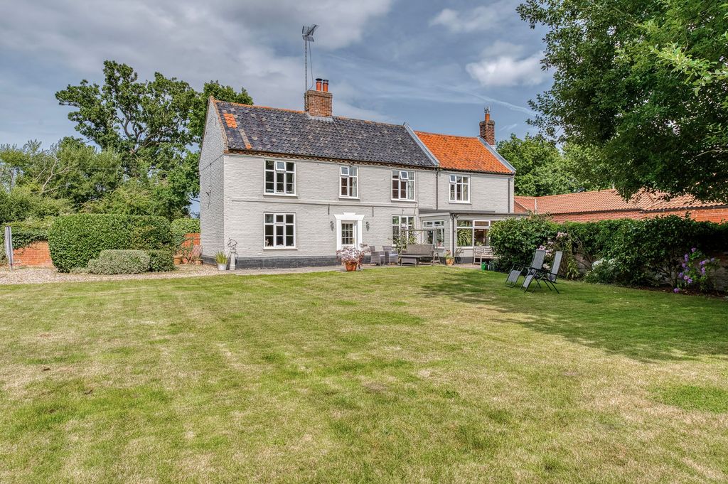 5 bed detached house for saleManor Road, North Walsham NR28