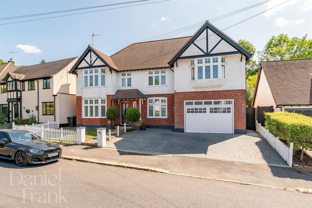 5 bed detached house for saleThe Uplands, Loughton IG10