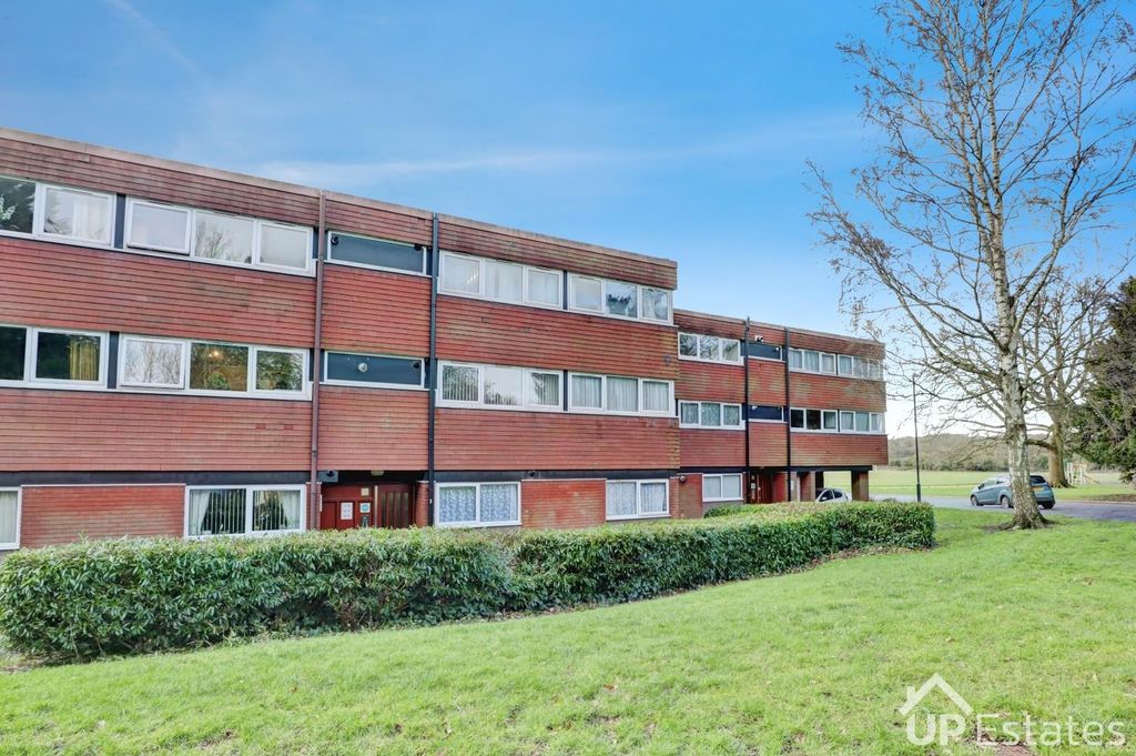 2 bed flat for saleCleaver Gardens, Weddington, Nuneaton CV10