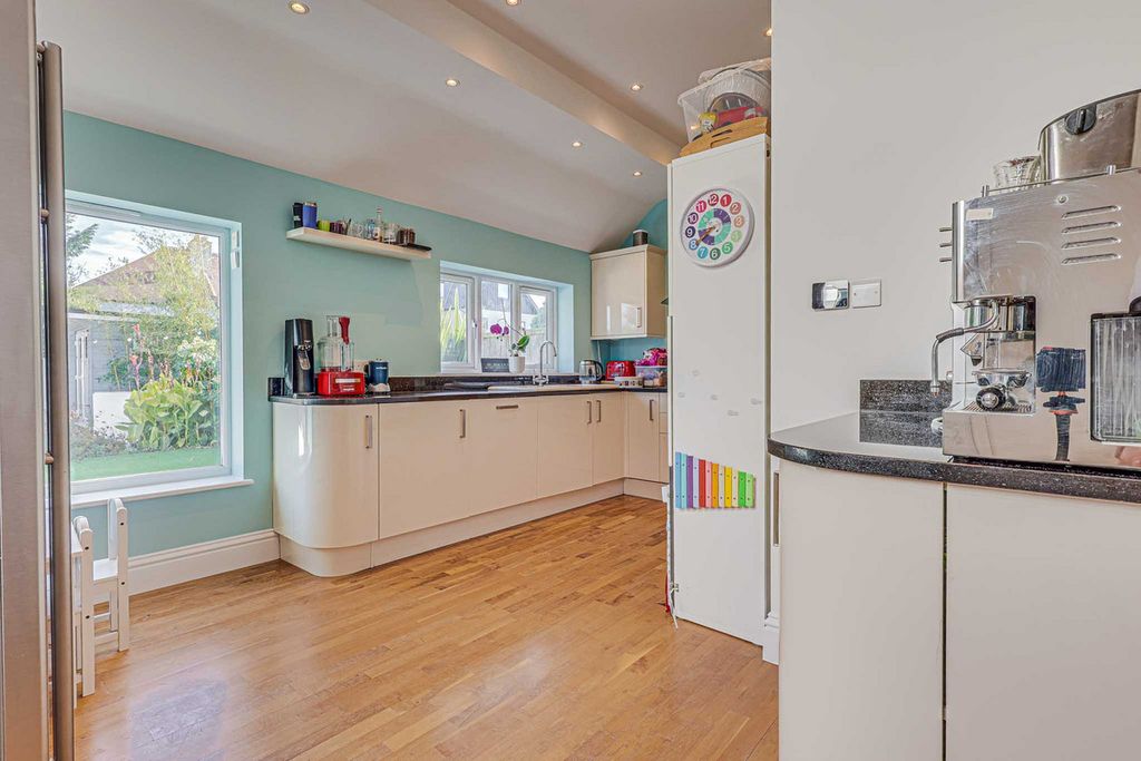 Additional image 4 of 3 bed detached house for saleFernleigh Drive, Leigh-On-Sea SS9