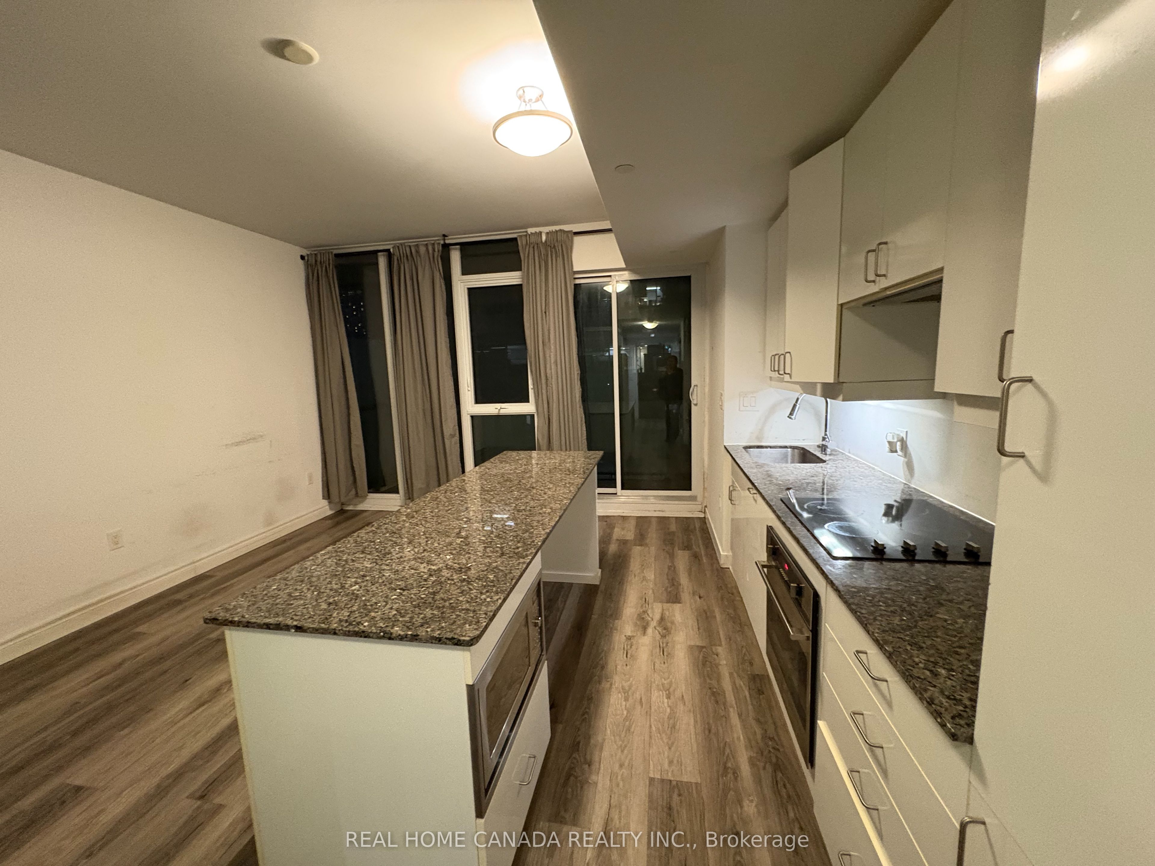 Additional image 4 of 1505-426 University Avenue, Toronto, ON, M5G 1S9