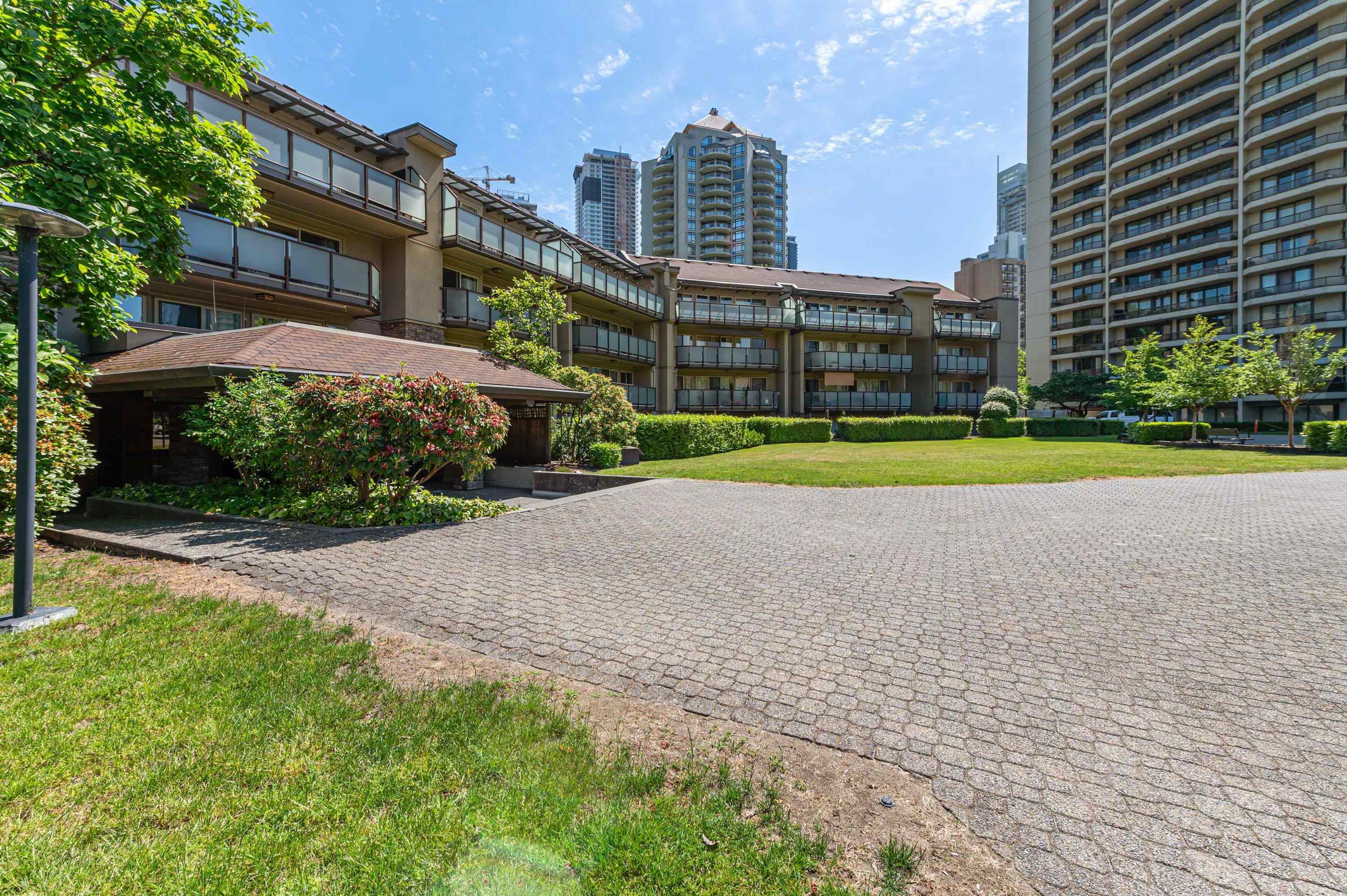 215-4373 Halifax Street, Burnaby, BC, V5C 5Z2