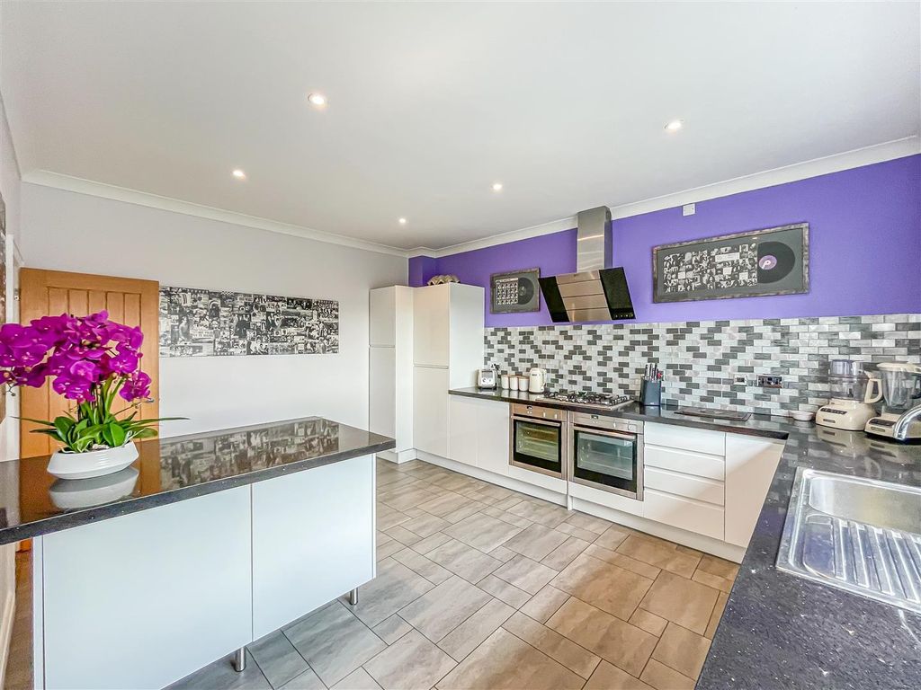 Additional image 12 of 5 bed detached house for saleAshingdon Heights, Rochford SS4