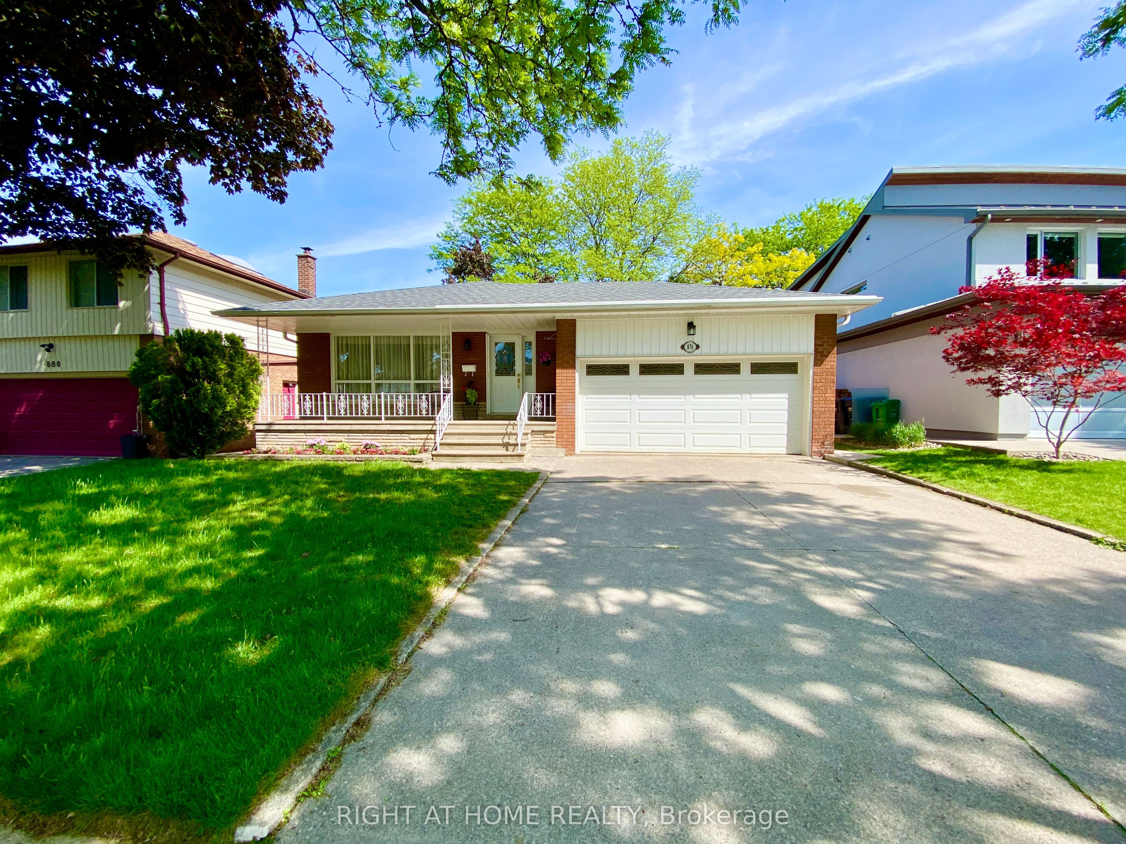 876 Hollowtree Crescent, Mississauga, ON, L4Y 2V2