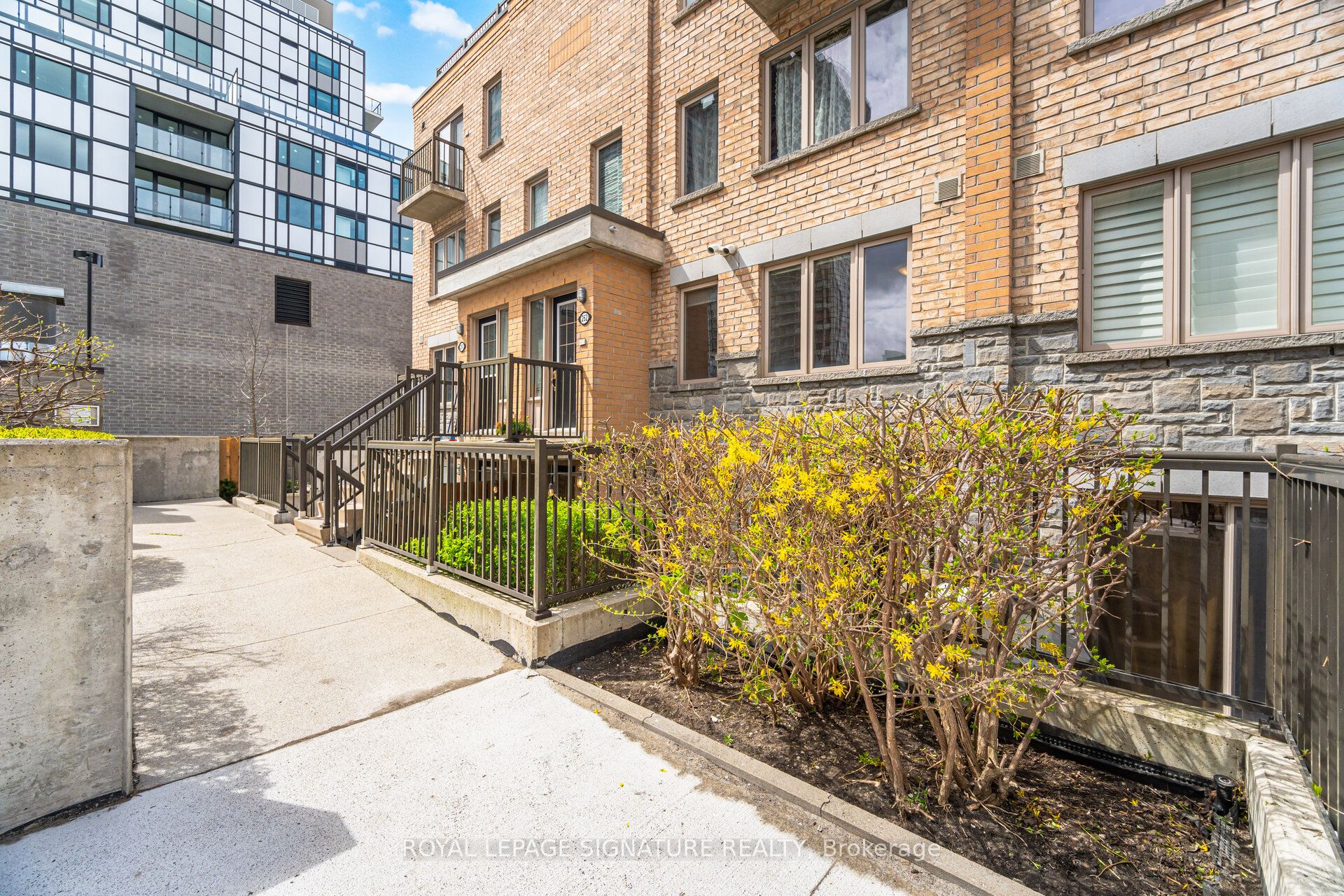 162-8 Foundry Avenue, Toronto, ON, M6H 0A5 photo 2