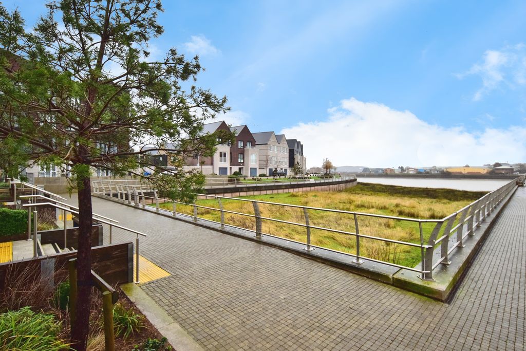 Additional image 14 of 2 bed flat for sale2 Glenway Road, Rochester ME1