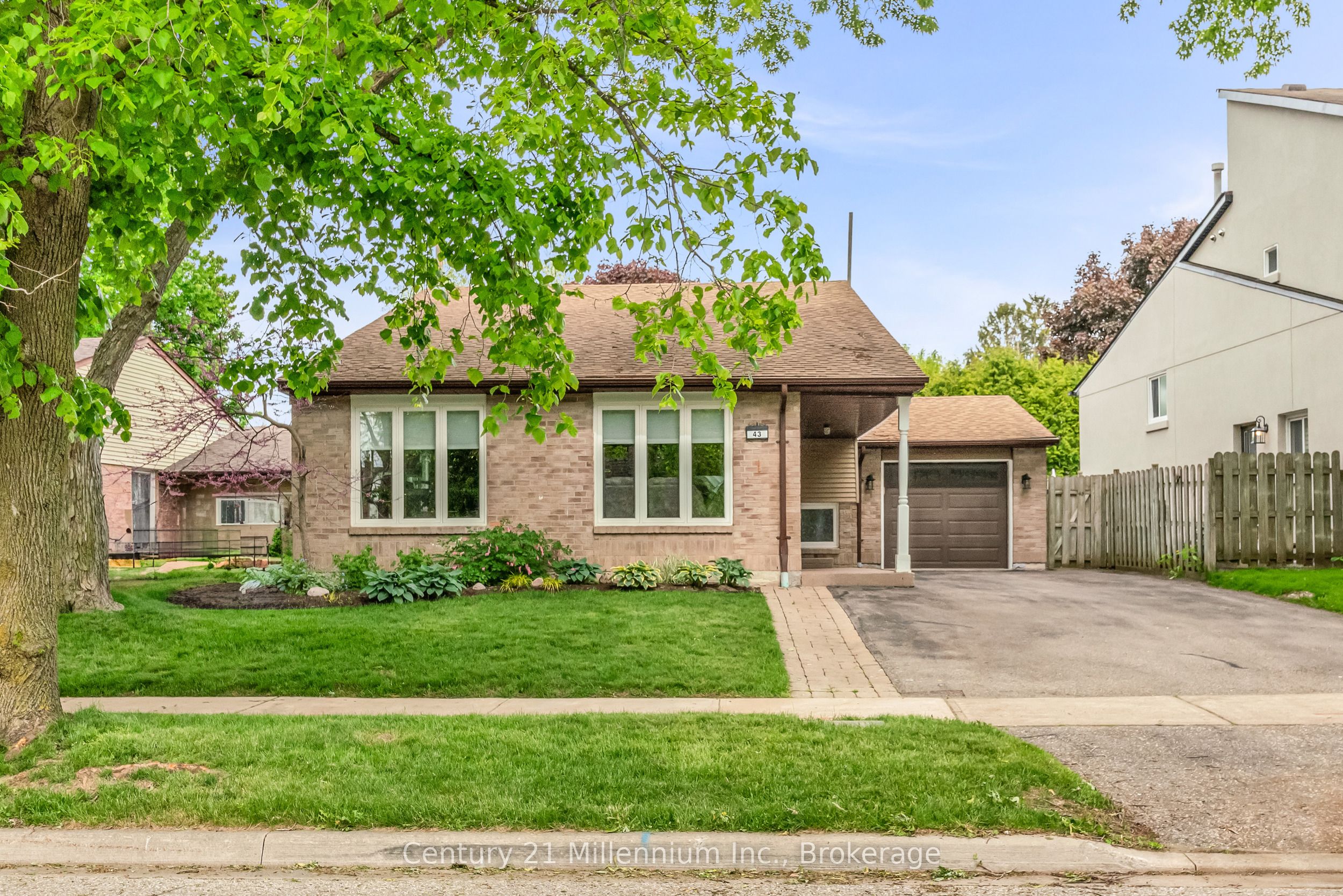 Drive-43 Stoddart Drive, Aurora, ON, L4G 2G2