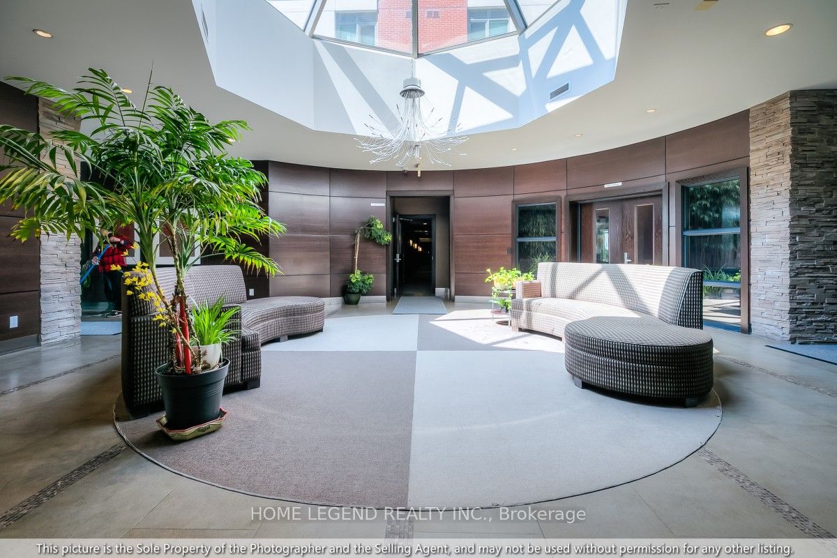215-39 Upper Duke Crescent, Markham, ON, L6G 0B8 photo 4