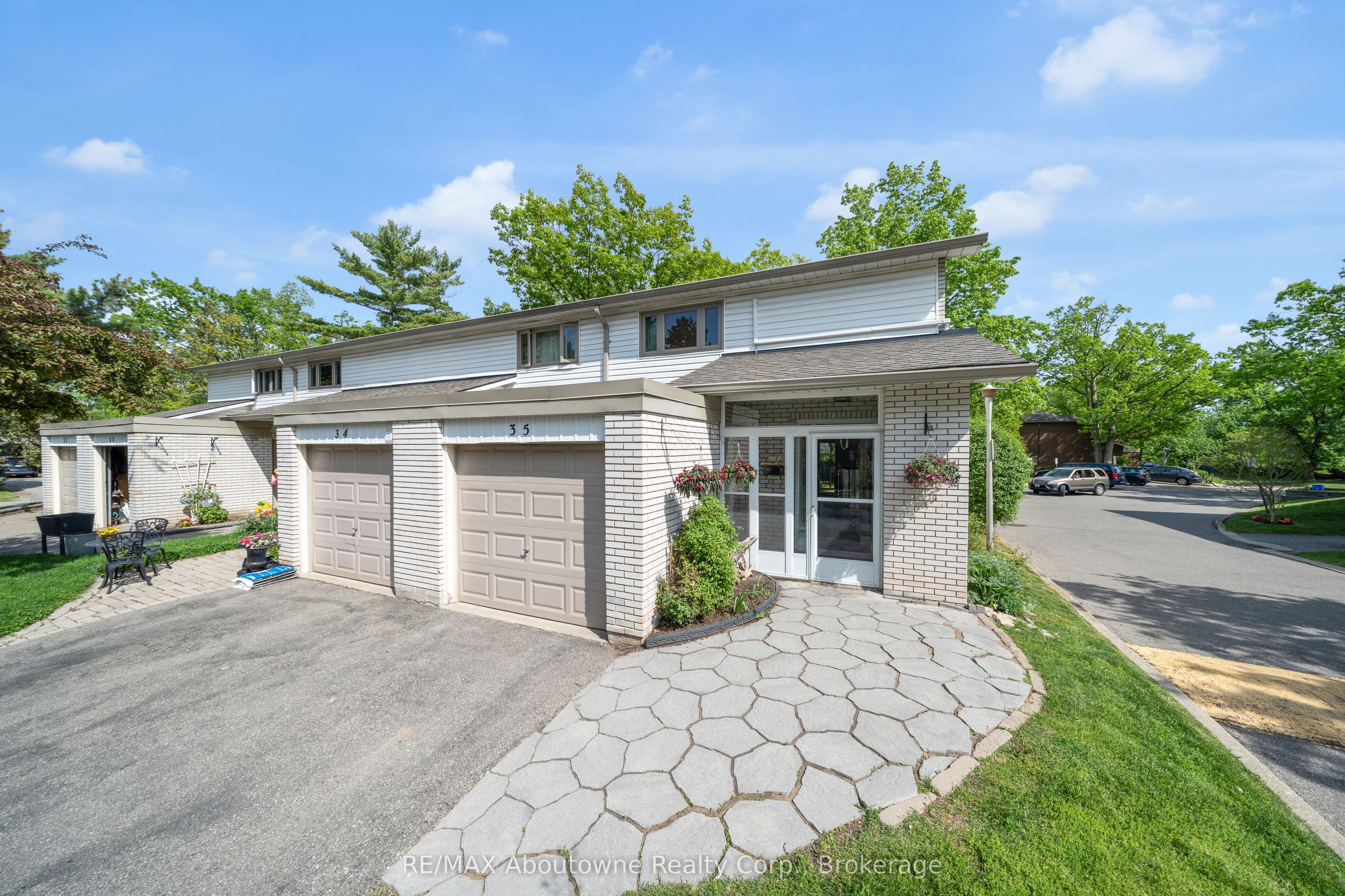 35-1270 Gainsborough Drive, Oakville, ON, M9A 0E1