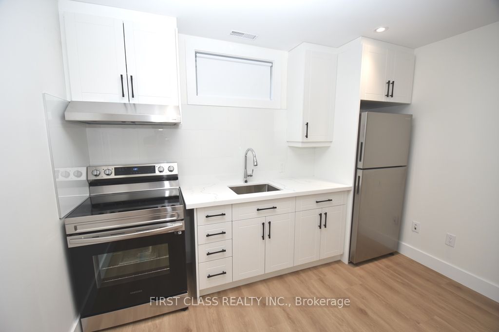 4-51 Craydon Avenue, Toronto, ON, M6M 2C8 photo 4