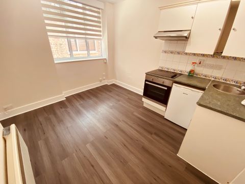 Queens Avenue, London N10, Studio to rent
