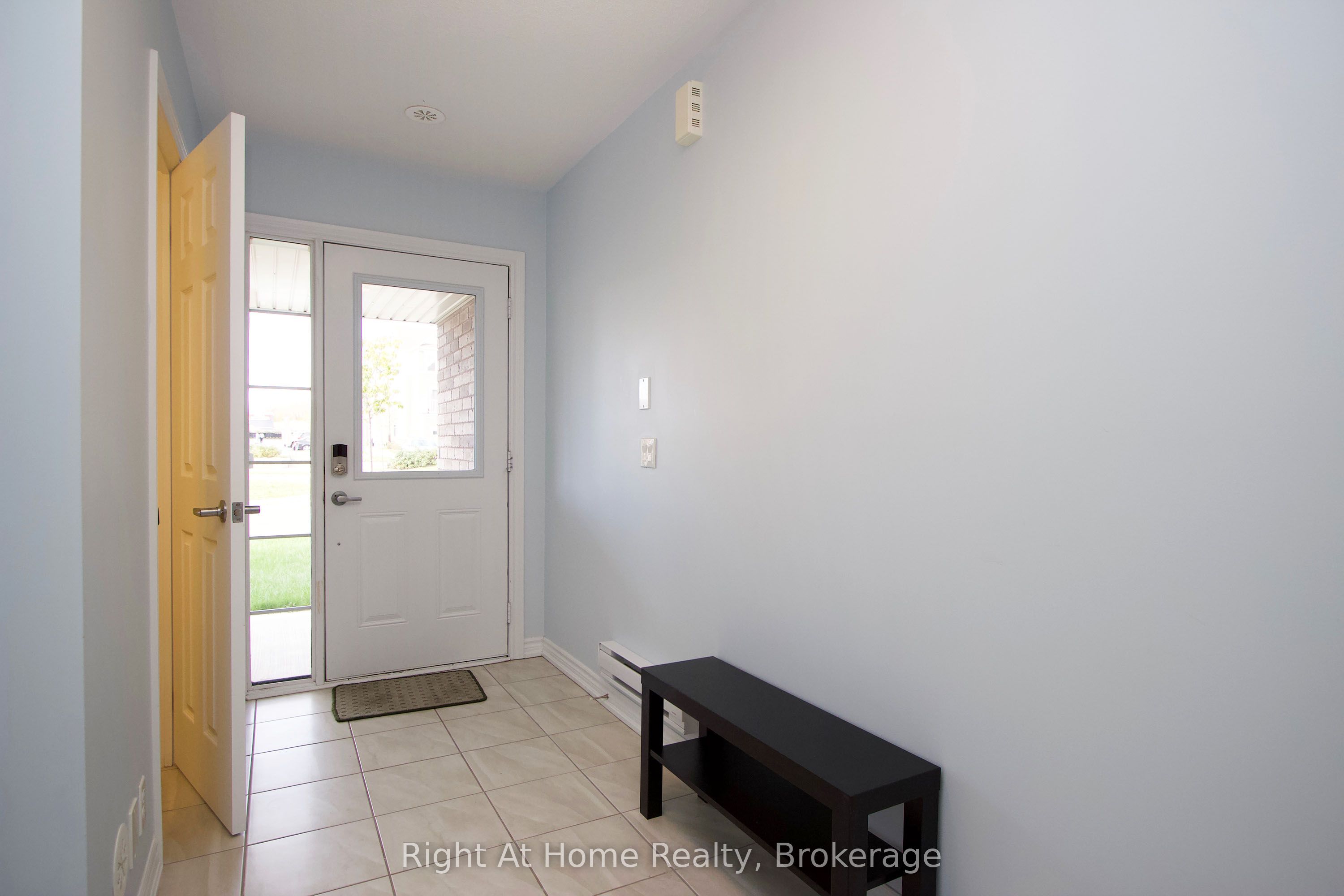 49 Far North Court, Oshawa, ON, L1L 0J5 photo 3