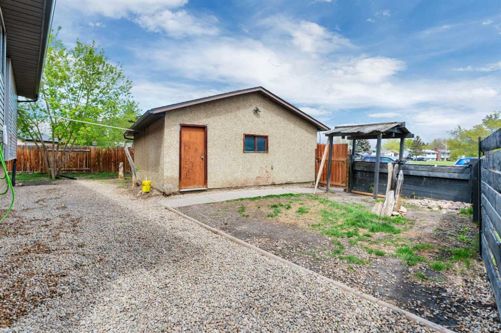 23 Newcombe Crescent, Red Deer, AB, T4P1T9 photo 5