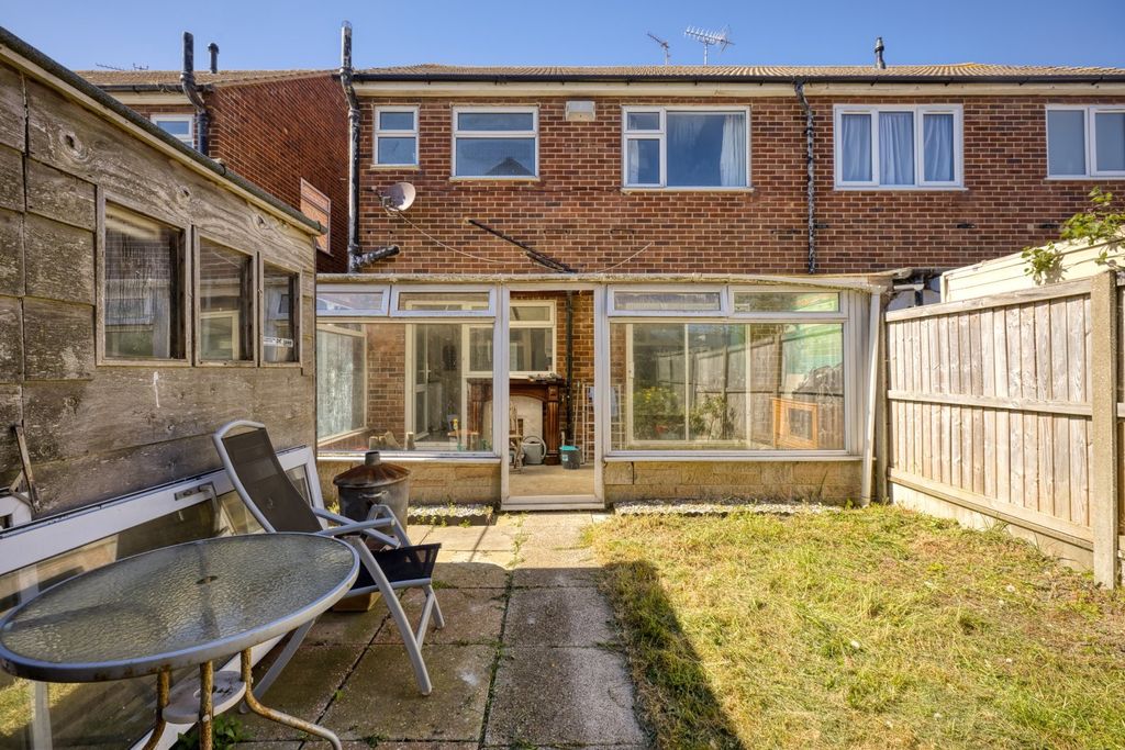 4 bed semi-detached house for saleDumpton Park Drive, Ramsgate CT11 photo 4