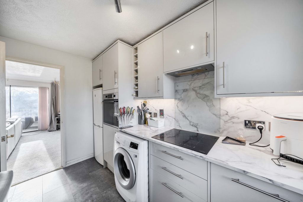 Additional image 2 of 2 bed flat for saleSalters Close, Rickmansworth, Hertfordshire WD3