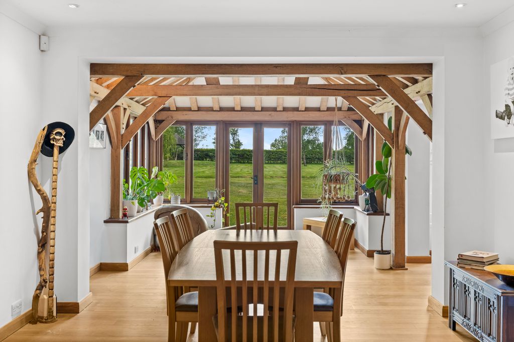 Additional image 2 of 5 bed detached house for saleRef: Gk - Lodge Lane, Redhill RH1