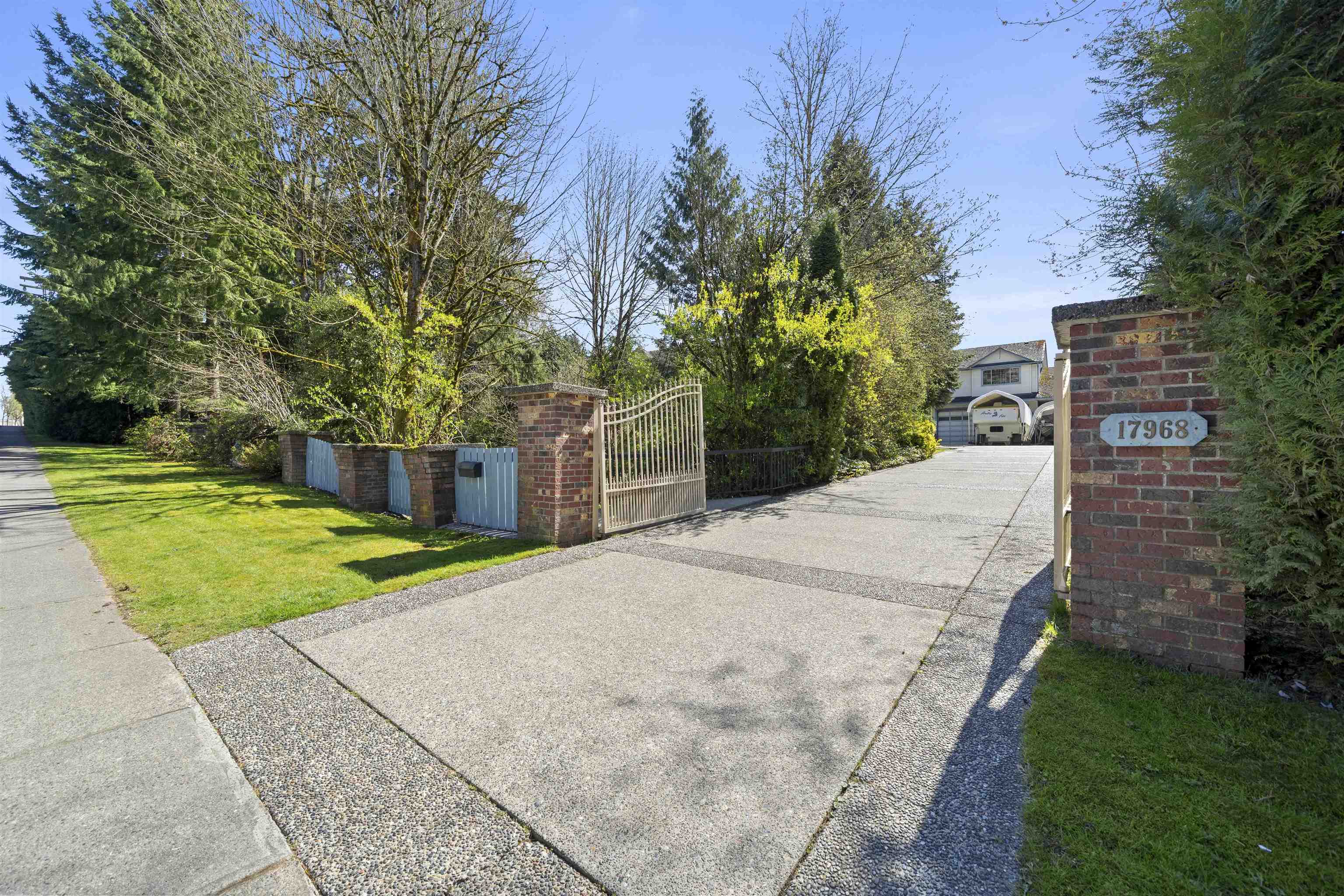 17968 68 Avenue, Surrey, BC, V3S 8C3 photo 3