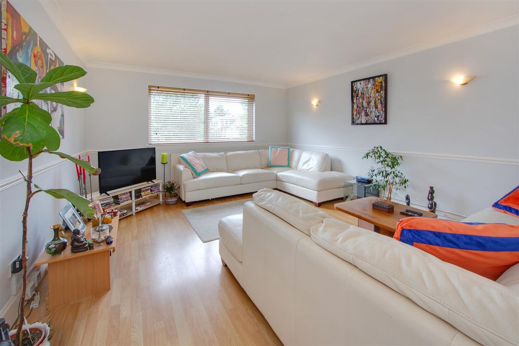 Additional image 4 of 1 bed flat for saleBrook Court, Watling Street, Radlett WD7