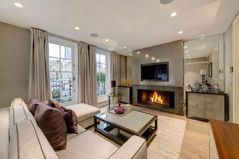 Lindsay Square, London SW1V