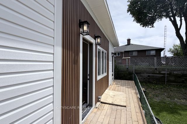 301-15 Sanagan Road, Toronto, ON, M9V 1R7 photo 2