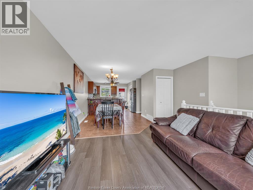 2115 Everts , Windsor, ON, N9B3X7 photo 3