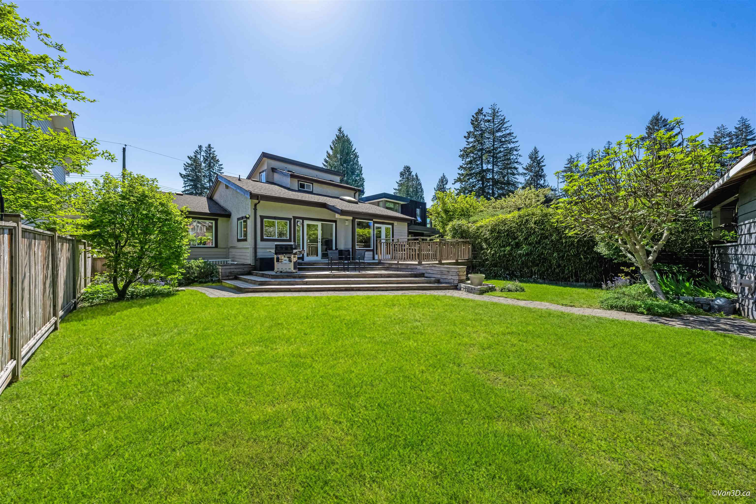 1140 20th Street W, North Vancouver, BC, V7P 2B7