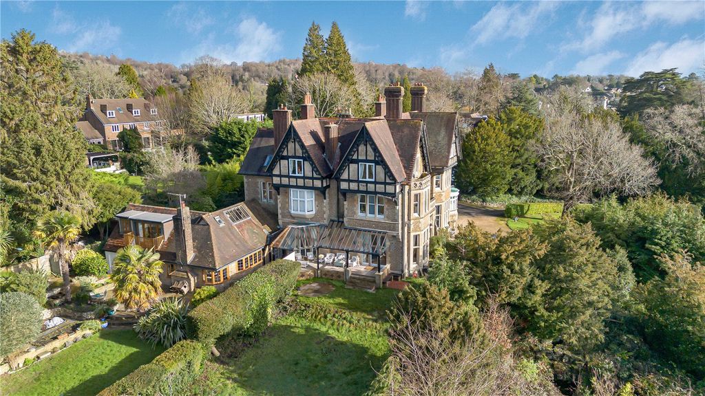3 bed flat for saleRaglan Road, Reigate, Surrey RH2
