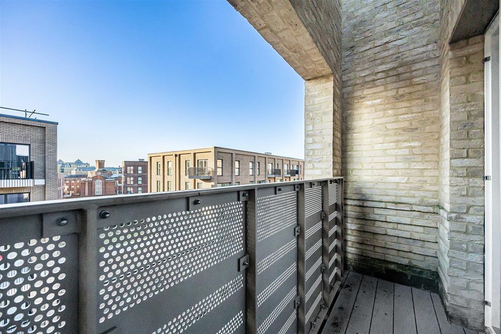 Additional image 11 of 2 bed flat for salePalmer Street, Reading RG1