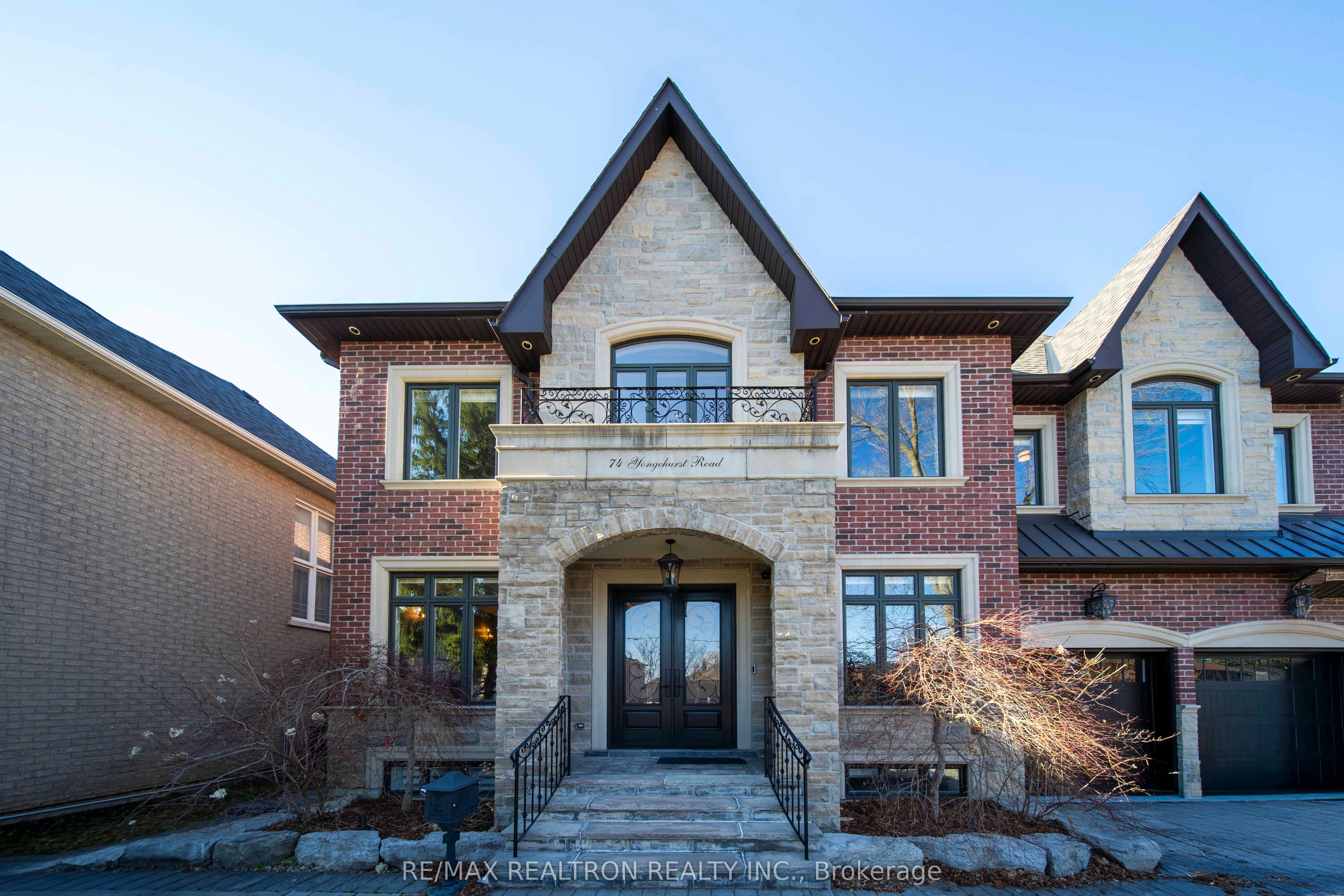 74 Yongehurst Road, Richmond Hill, ON, L4C 3T2 photo 2