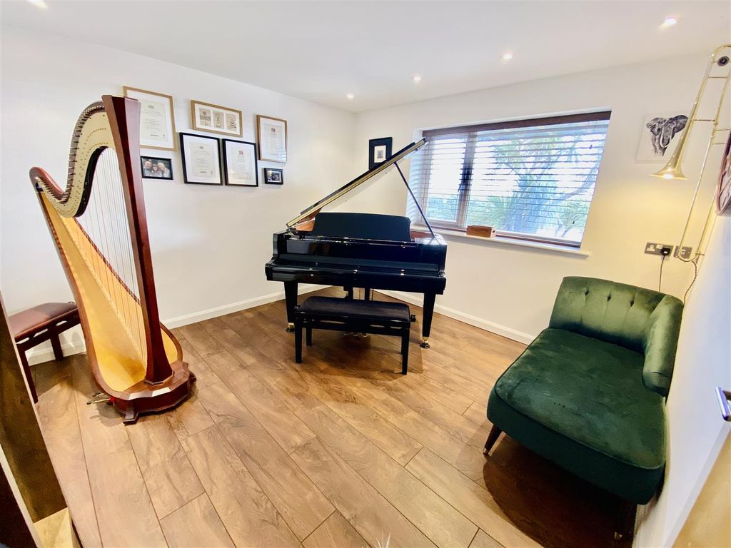 Additional image 13 of 5 bed town house for saleVictoria Parade, Pwllheli LL53