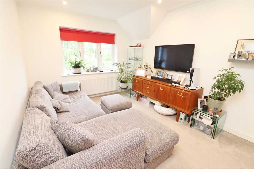 Additional image 3 of 2 bed flat for saleHighbridge Close, Radlett WD7