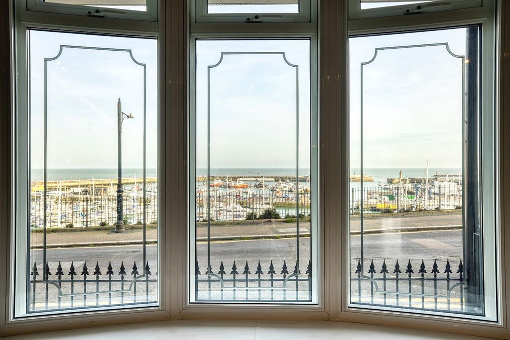 3 bed flat for saleSion Hill, Ramsgate, Kent CT11 photo 4