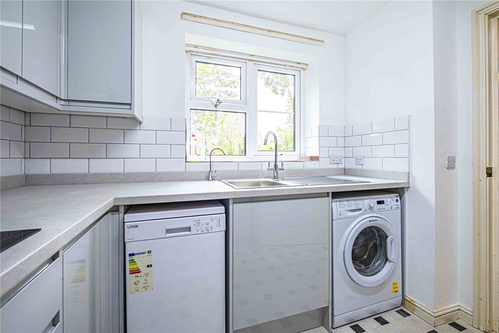 Additional image 4 of 2 bed flat for saleWatling Street, Radlett, Hertfordshire WD7