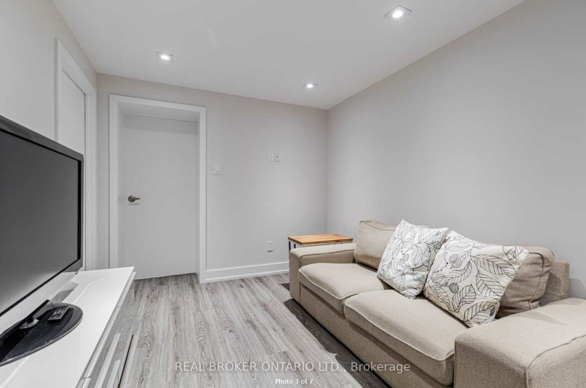 Lower-25 Newlin Crescent, Toronto, ON, M3L 1X5 photo 4