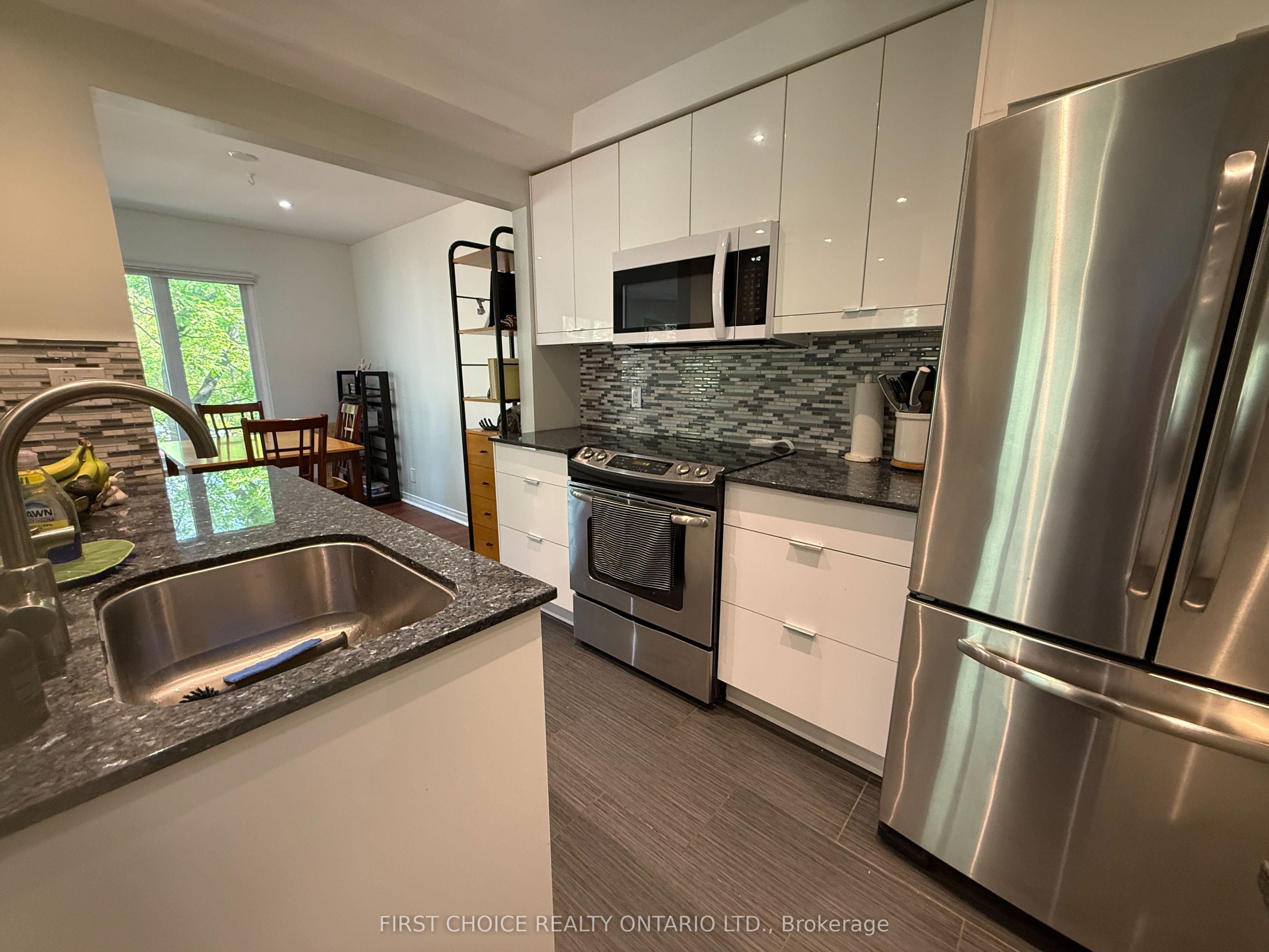C-130 Greenfield Avenue, Ottawa, ON, K1S 5L2 photo 4