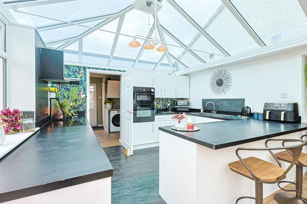Additional image 8 of 4 bed detached bungalow for saleEthelbert Road, Rochford SS4