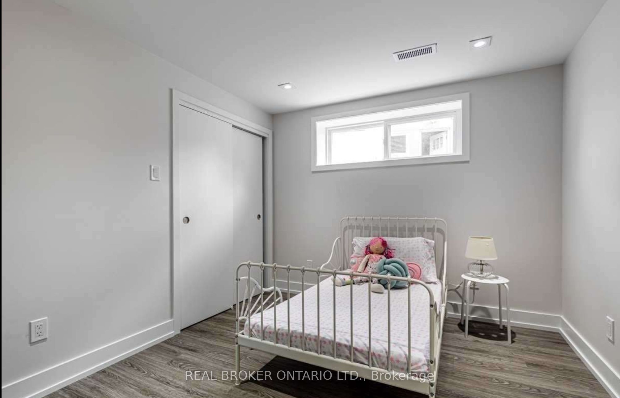 Lower-25 Newlin Crescent, Toronto, ON, M3L 1X5 photo 3