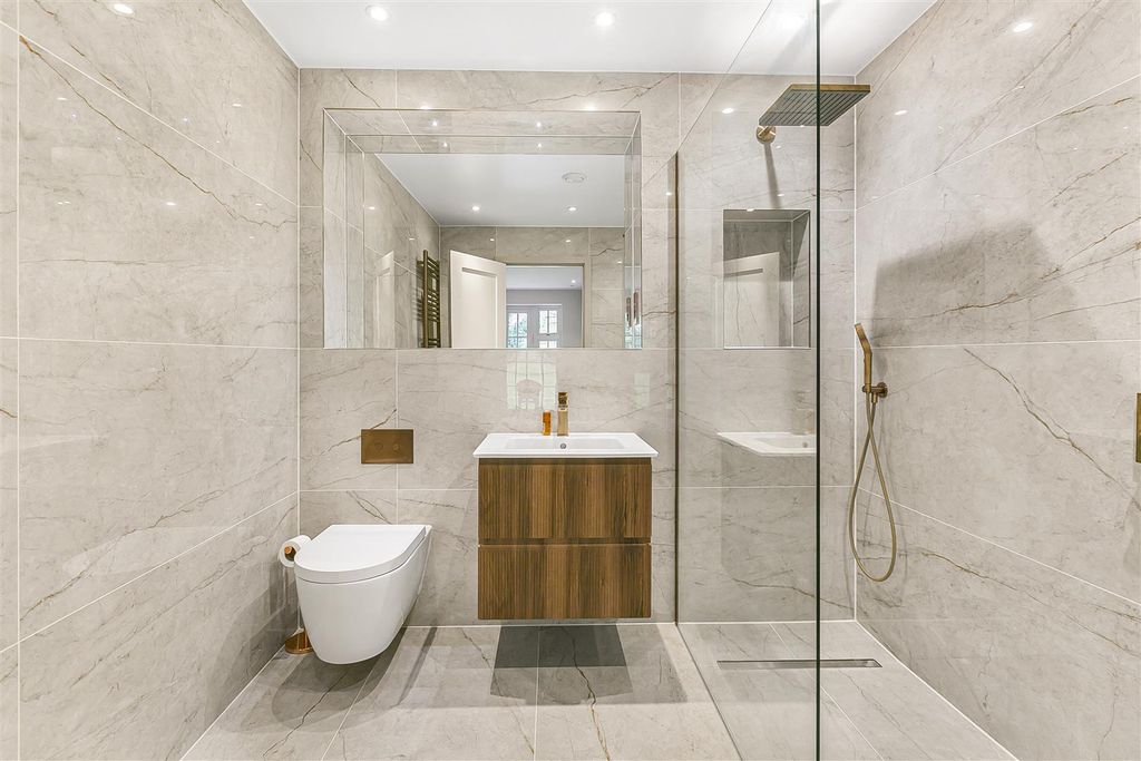 Additional image 10 of 2 bed flat for saleShenley Hill, Radlett WD7